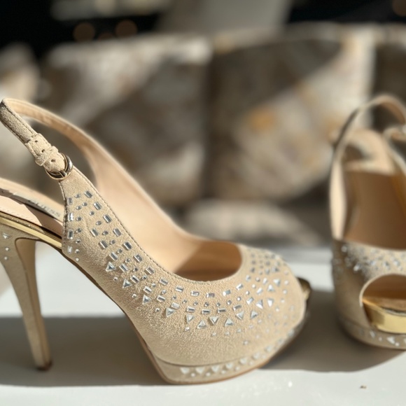 Shoes - Picture 4 of 6